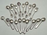a lot of spoons and spoon spoons on the table