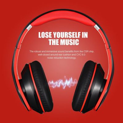 une paire d'écouteurs rouges portant l'inscription « Laisse-toi emporter par la musique »