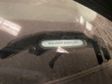 un autocollant sur le pare-brise d'une voiture sur lequel on peut lire « waufzzzzzzzzzzzzzzzzzzzzzzzzzzzzzzzzzz »