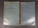 Voici deux livres posés sur une table