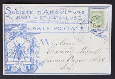 un gros plan d'une carte postale sur laquelle figure l'image d'un oiseau
