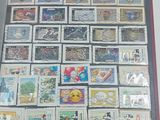 une photo d'une photo d'une collection de timbres