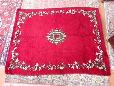 Important tapis en laine, motif floral, 254 x 192cm