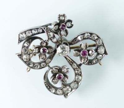 Broche feuillagée en or et argent à décor quatre petites fle…