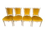 lot de quatre chaises de salle à manger de style Louis XVI avec assises rembourrées de velours jaune