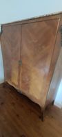 Armoire basse de style Louis XV en bois de placage à décor m… (photo 3)