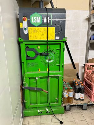 a green machine that is sitting in the corner of a room