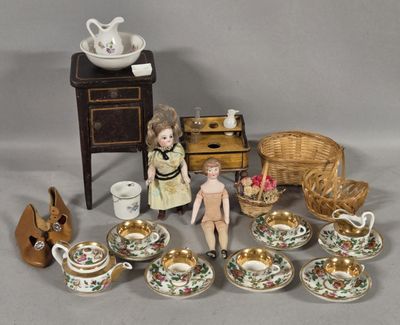 a lot of dolls that are sitting on a table