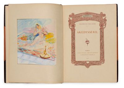 un livre ouvert avec la photo d'une femme assise sur un lit
