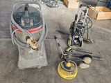 deux machines posées à même le sol dans le garage