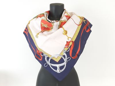 LR Paris, foulard en soie dans son emboitage