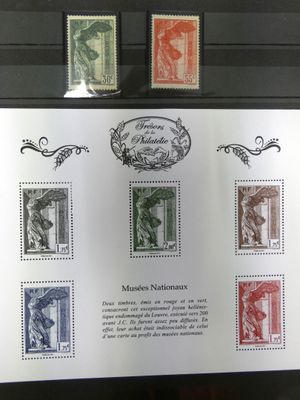 un gros plan sur une photo montrant des timbres posés sur une table