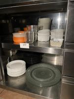 Lot d'assiettes : assiettes creuses, plates, assiettes à des… (photo 2)