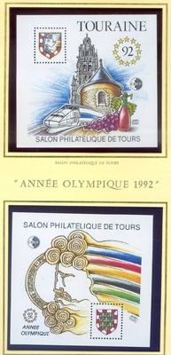 quatre timbres présentant des motifs différents sur fond jaune