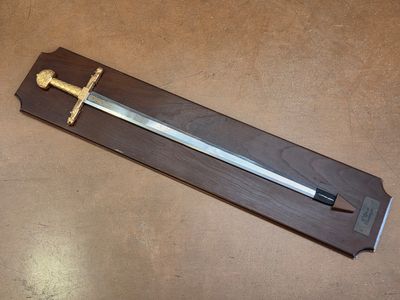 a picture of a sword on a wooden stand