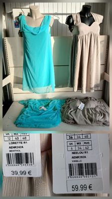 trois robes exposées dans un magasin, avec leurs étiquettes de prix