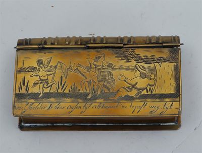 boîte plaquée or ornée d'un dessin représentant un homme à cheval