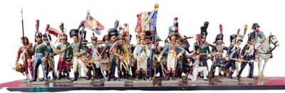de nombreuses figurines représentant des hommes en uniforme tenant des drapeaux