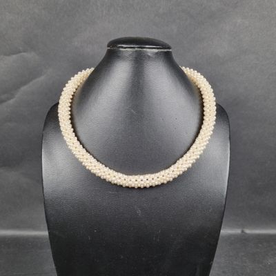 Collier en perles d'eau douce tressée, fermoir anneau ressor…