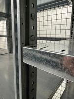 Un lot de 5 colonnes de rayonnage en acier galvanisé en très… (photo 4)