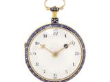 une image d'une montre de poche en gros plan sur fond blanc