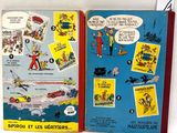 deux livres exposés sur une table