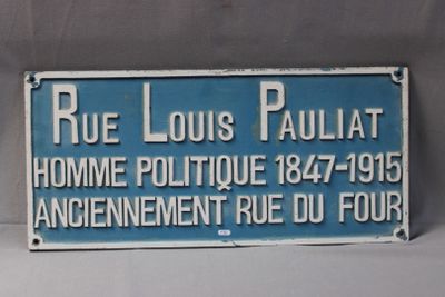 Plaque de rue en métal peint de la Rue Louis Pauliat à Bourg…