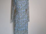 the dress is blue and gold with a pattern on it