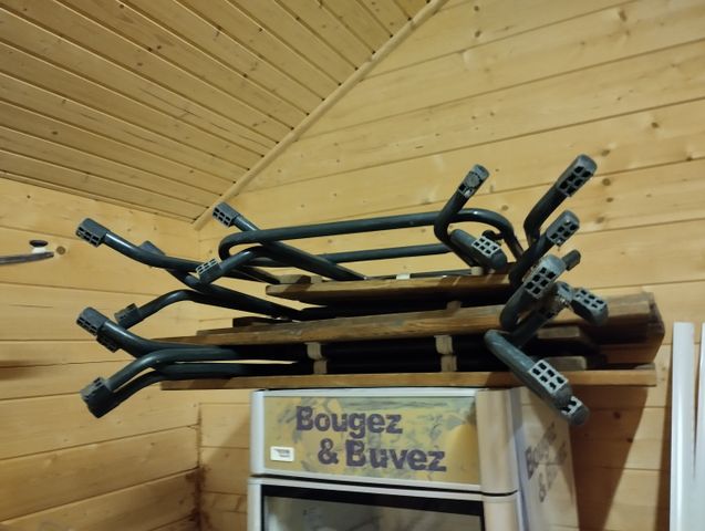 Six tables pliantes (plateau bois) 