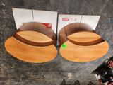 deux skateboards posés par terre