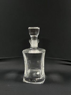 CRISTALLERIE DE FRANCE CARAFE et son bouchon en cristal.