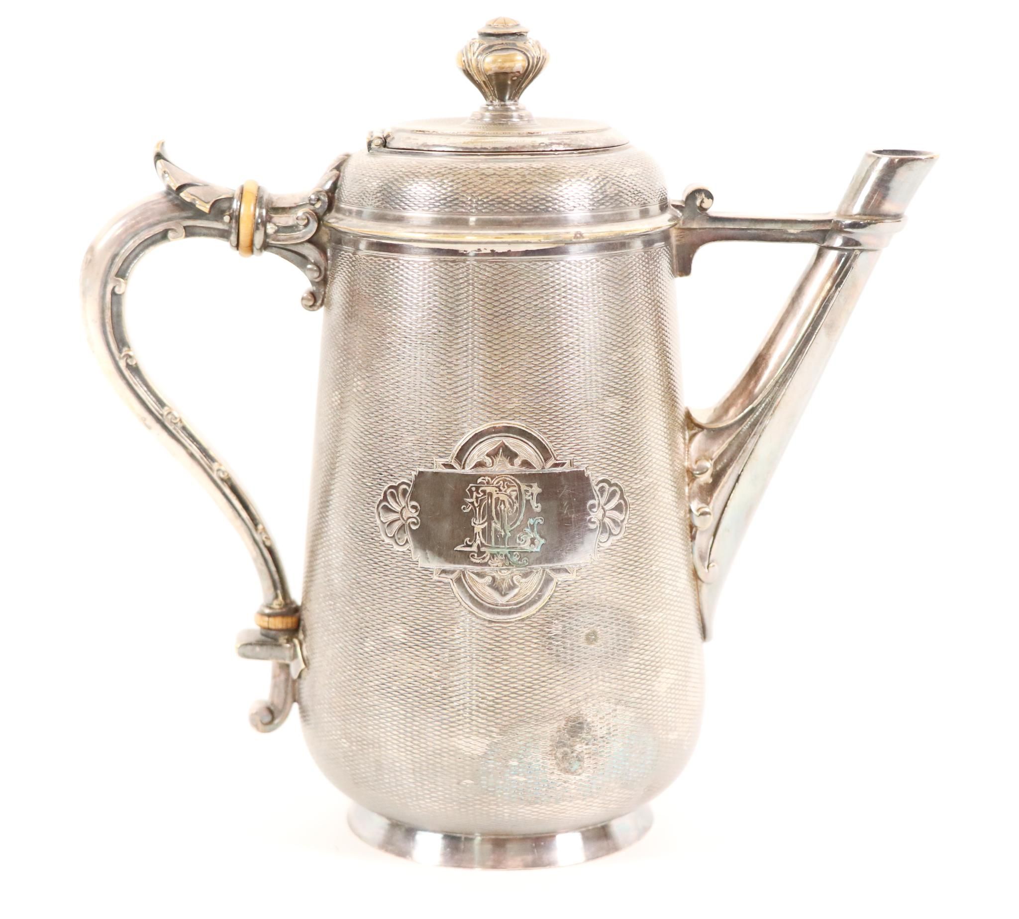 CHRISTOFLE Cafetière en métal argenté, monogramme central su…