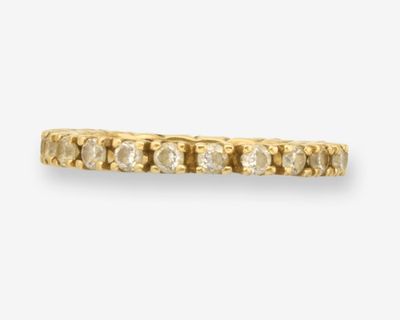 une bague en or jaune sertie de trois rangées de diamants