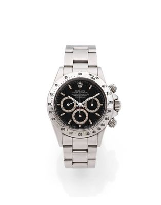 une photo d'une montre-bracelet en acier inoxydable avec un cadran noir