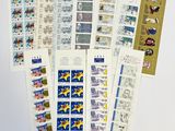 un lot de timbres et d'enveloppes provenant de différents pays
