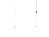 paire de boucles d'oreilles en argent ornées de pierres noires et blanches, suspendues à une chaîne