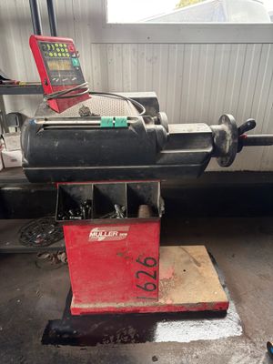 a machine that is sitting on a table in a garage