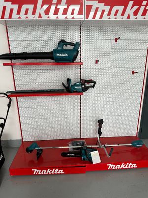 a display of tools that are on display in a store