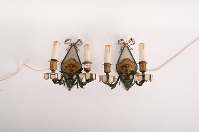 une paire d'appliques murales en forme de têtes d'homme et de femme