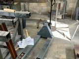 une photo d'un établi dans un bâtiment en cours de construction