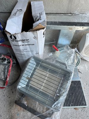 a lot of items that are sitting on the ground