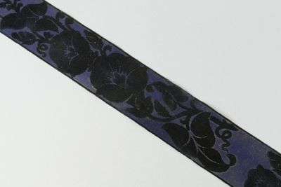 Ruban d'arlésienne bleu marine.