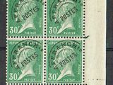 quatre timbres représentant un homme sur fond noir