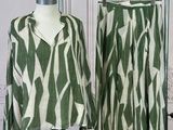 deux vêtements posés sur un mannequin