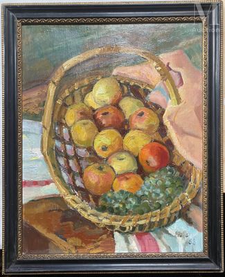 une peinture à l'huile représentant un panier de pommes et de raisins posé sur une table