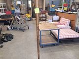 une photo d'un lampadaire dans un magasin