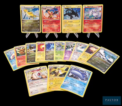 de nombreuses cartes Pokémon sur fond noir