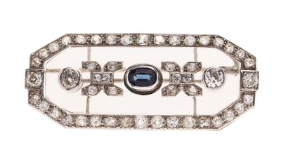 une broche Art déco en saphir et diamants