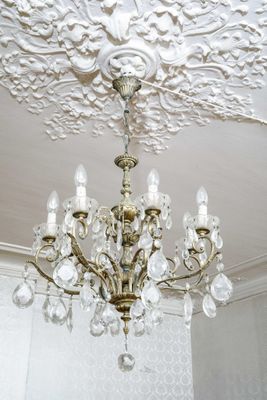 a chandelier that is hanging from the ceiling in the room