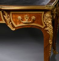 Grand bureau plat marqueté en palissandre à jeux de carrés s… (photo 3)